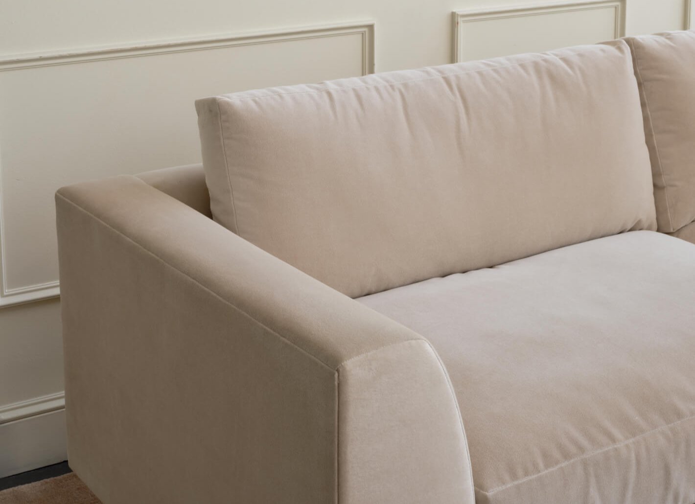 Dekayess Bumper Sectional in Natural Latex