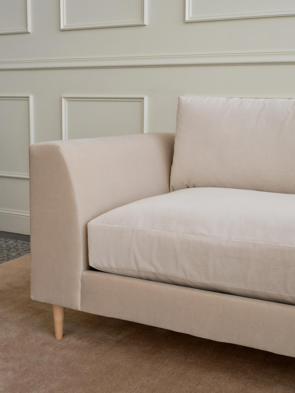 Dekayess Bumper Sectional in Natural Latex