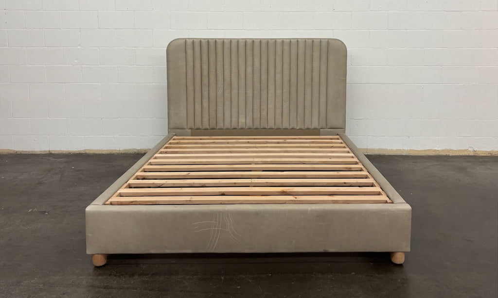 Pippen Bed in Natural Latex and Leather - Cal King