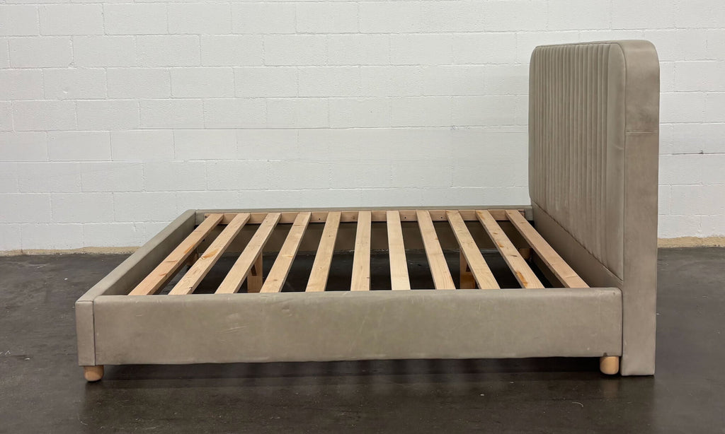 Pippen Bed in Natural Latex and Leather - Cal King