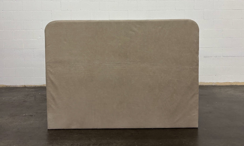 Pippen Bed in Natural Latex and Leather - Cal King