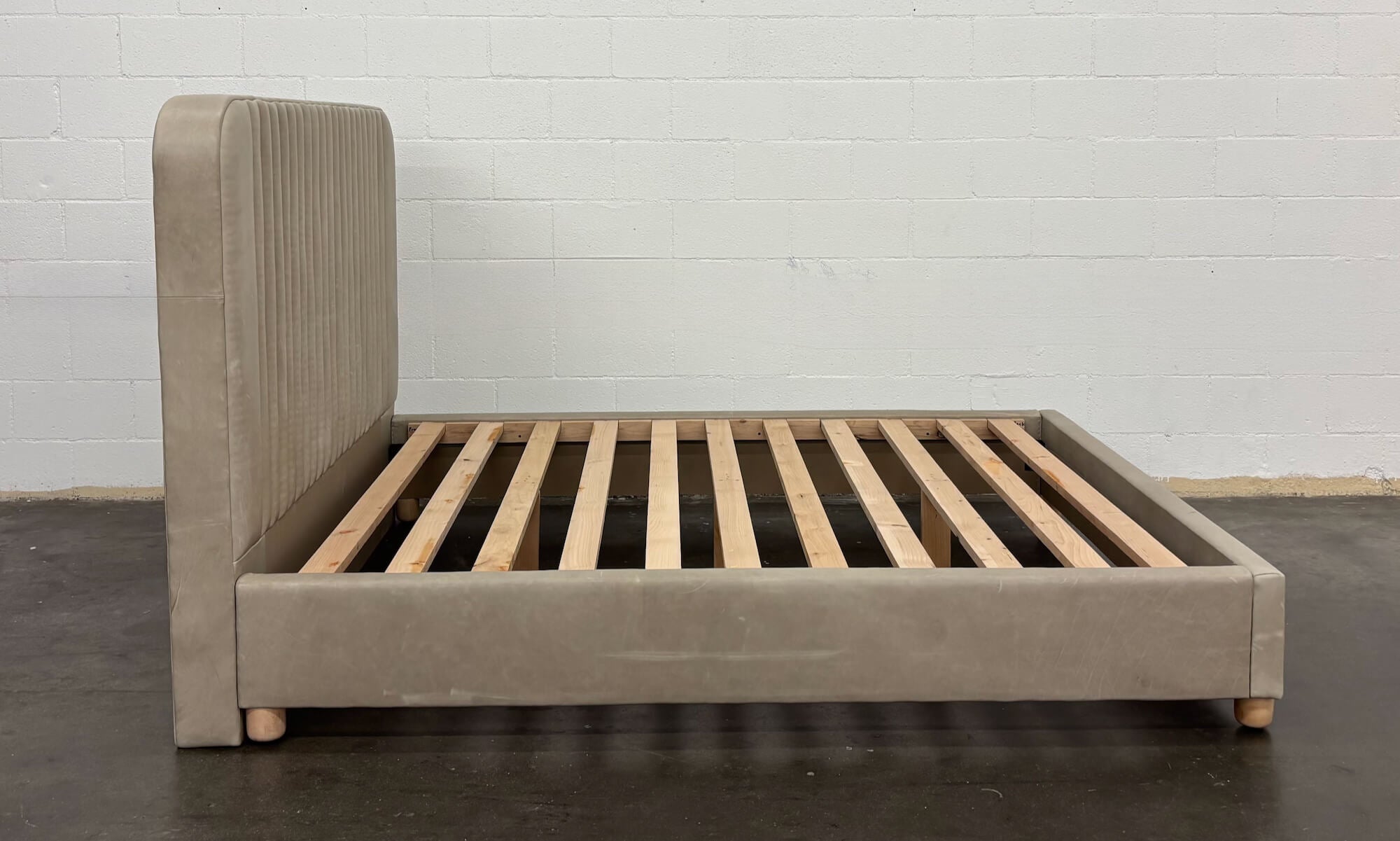 Pippen Bed in Natural Latex and Leather - Cal King