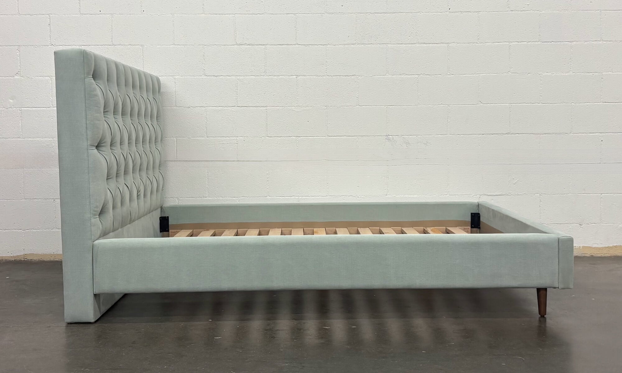 Bramo Tufted Bed  - Queen Size