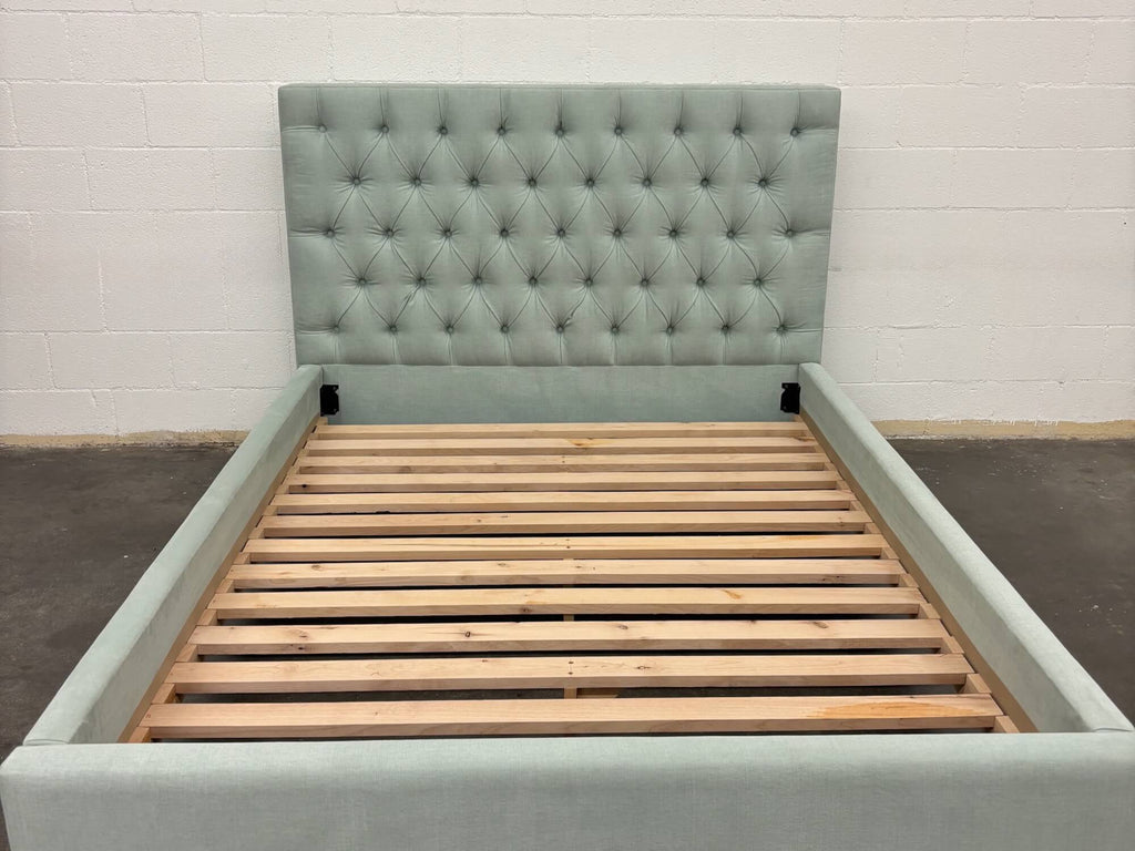 Bramo Tufted Bed  - Queen Size