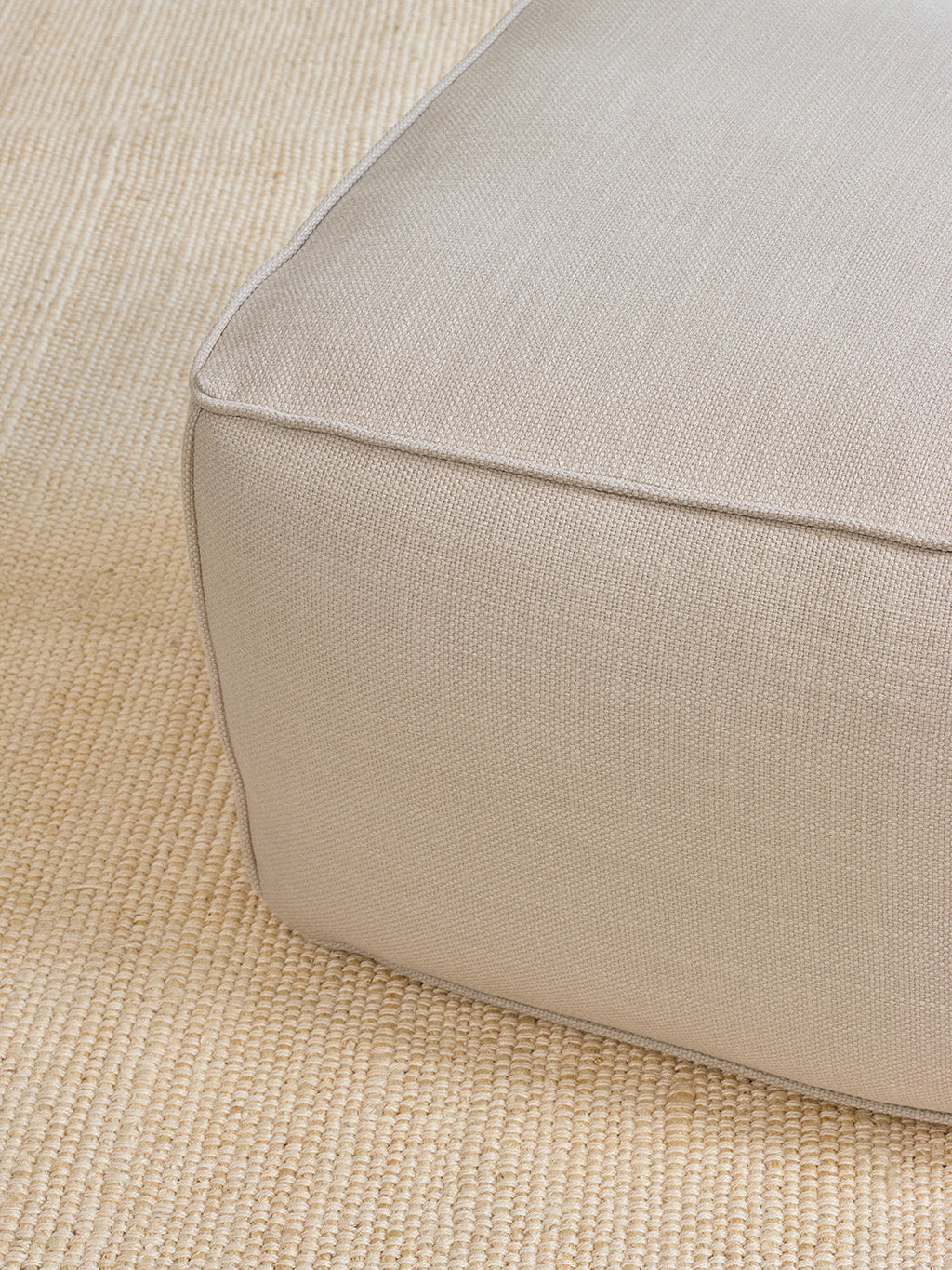 Mayer Pouf in Natural Latex